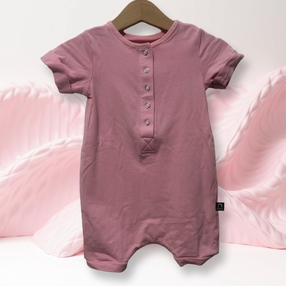 Rags Romper 
Great condition 
6-12 months 
Pink